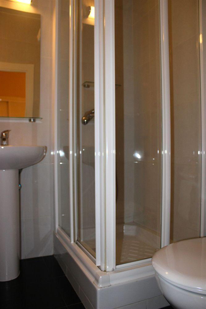 Hostal Montecarlo Madrid Buitenkant foto