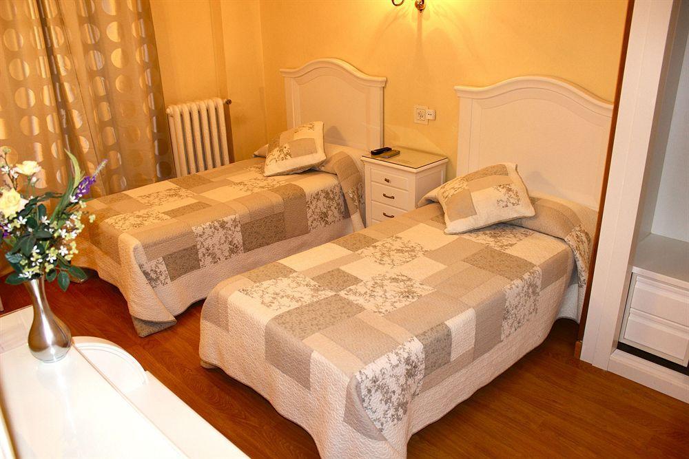 Hostal Montecarlo Madrid Buitenkant foto
