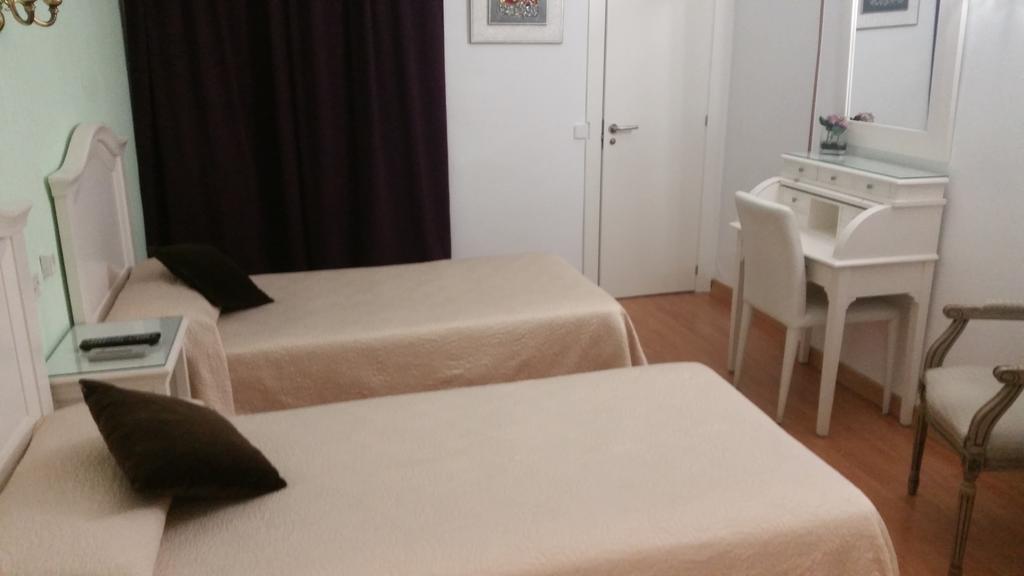 Hostal Montecarlo Madrid Buitenkant foto