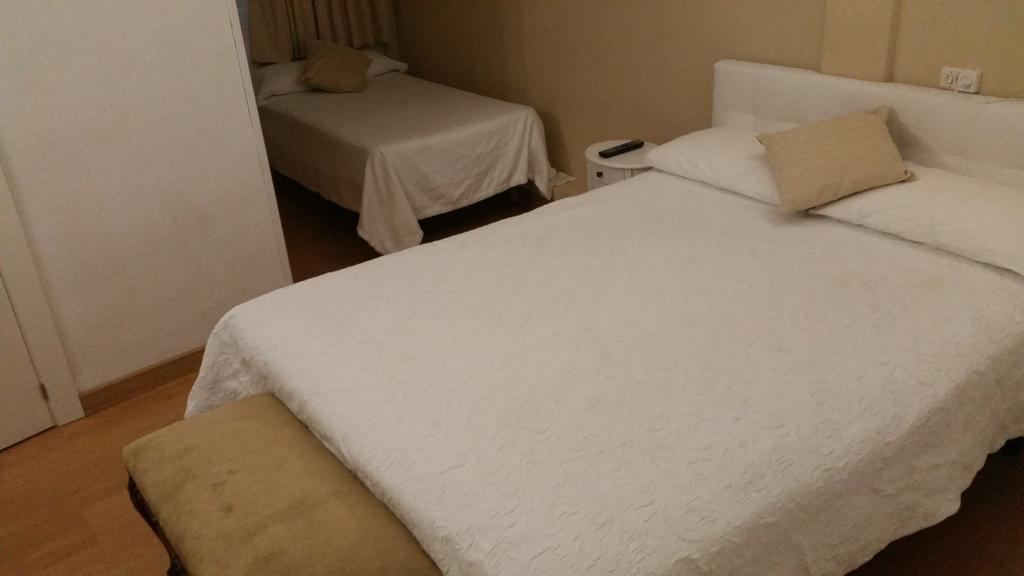 Hostal Montecarlo Madrid Buitenkant foto