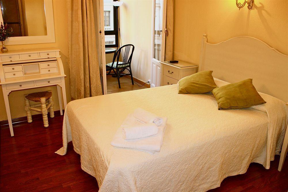 Hostal Montecarlo Madrid Buitenkant foto