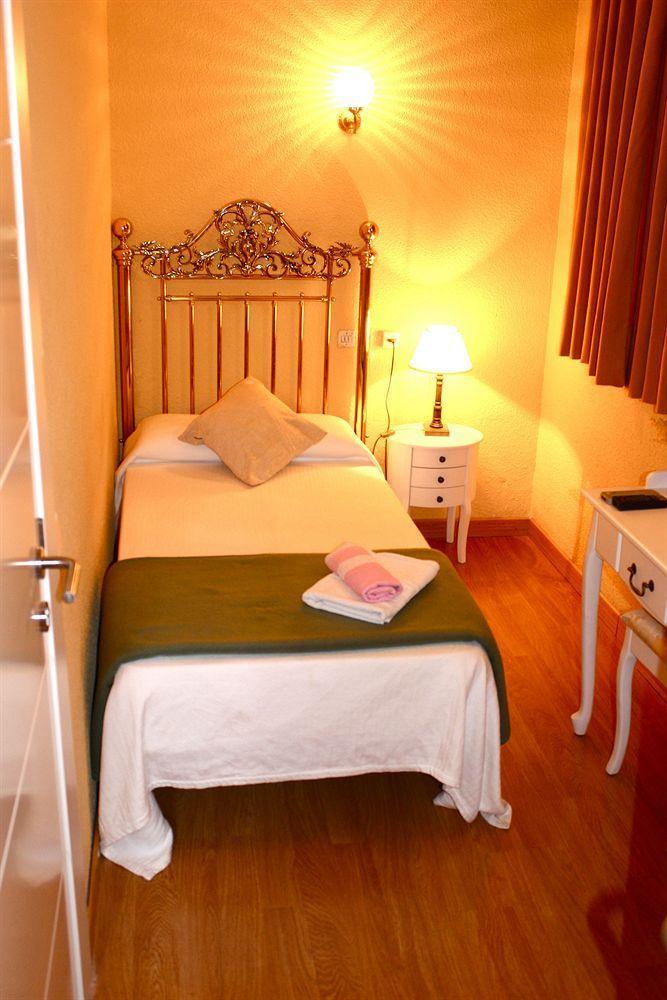 Hostal Montecarlo Madrid Buitenkant foto