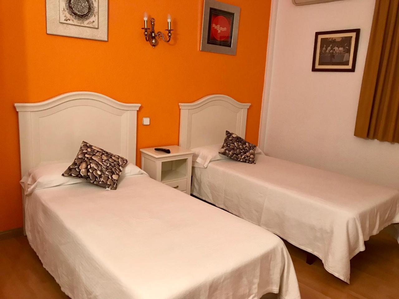 Hostal Montecarlo Madrid Buitenkant foto